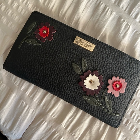 Kate Spade wallet - Picture 1 of 3